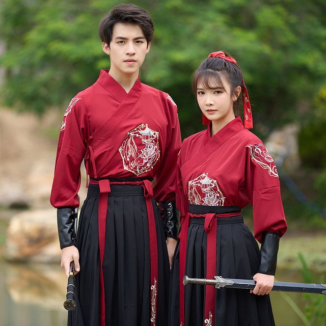 Costume traditionnel chinois pour couple avec cape brodée / longue