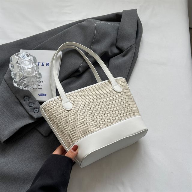 Sac seau tissé avec empiècement en similicuir