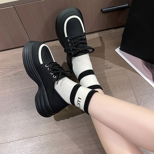 Chaussures Derby à talon épais et lacets avec bordure contrastante