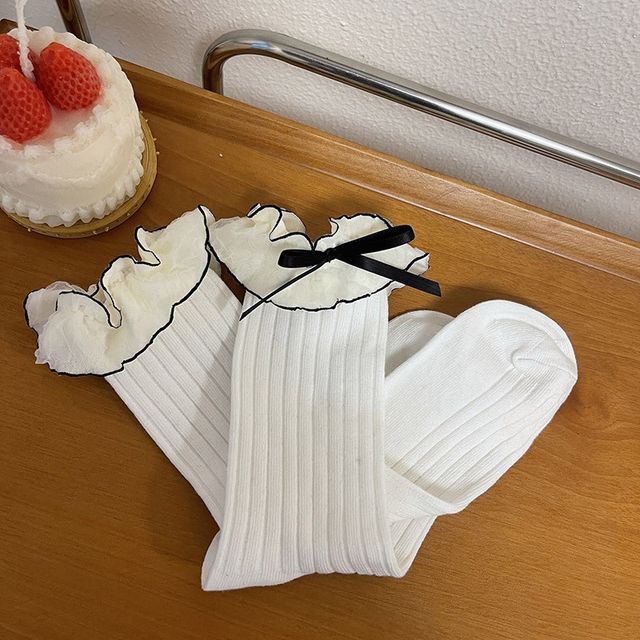 Chaussettes côtelées à volants avec bordure contrastante