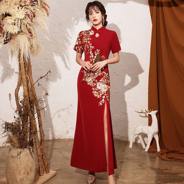 Qipao à manches courtes et fentes latérales / Qipao A-Line brodé de fleurs