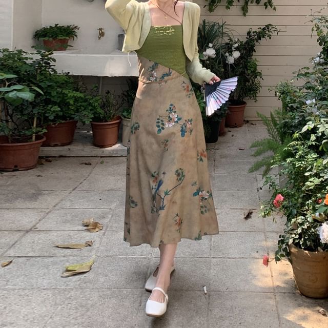 Robe trapèze mi-longue à bretelles spaghetti et panneau imprimé floral / Veste courte légère / Ensemble