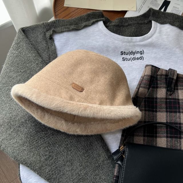 Chapeau cloche uni à bordure duveteuse