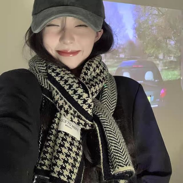 Houndstooth Knit Scarf