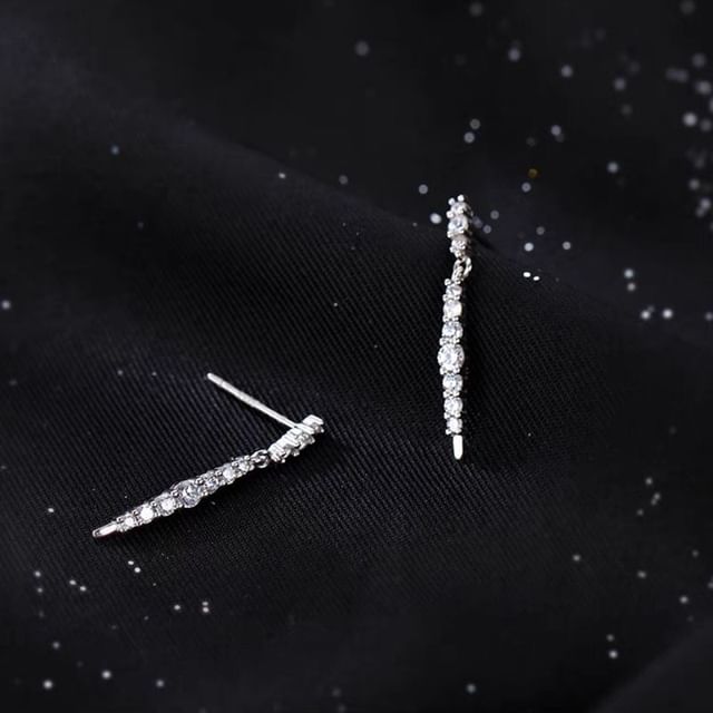 Boucle d'oreille à enfiler avec strass