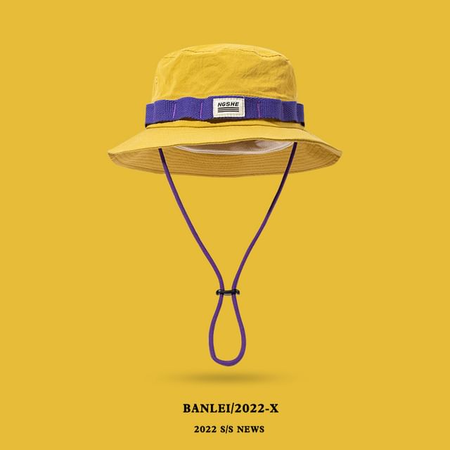 Chapeau Boonie avec lettrage appliqué