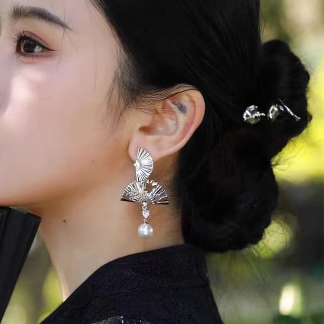 Boucles d'oreilles pendantes en alliage avec mini éventail à main et fausses perles