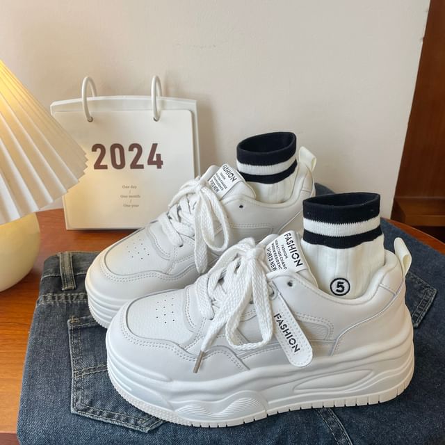 Lettrage en dentelle