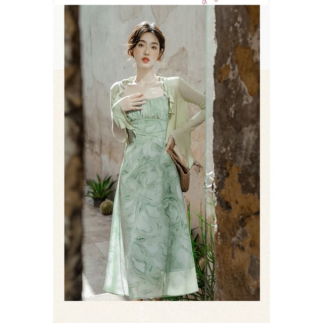 Ensemble : robe mi-longue plissée à bretelles spaghetti et teinture par nouage + veste