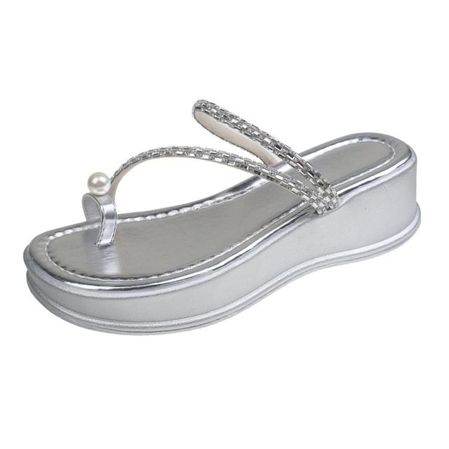 Sandales à plateforme avec bride en strass et fausses perles