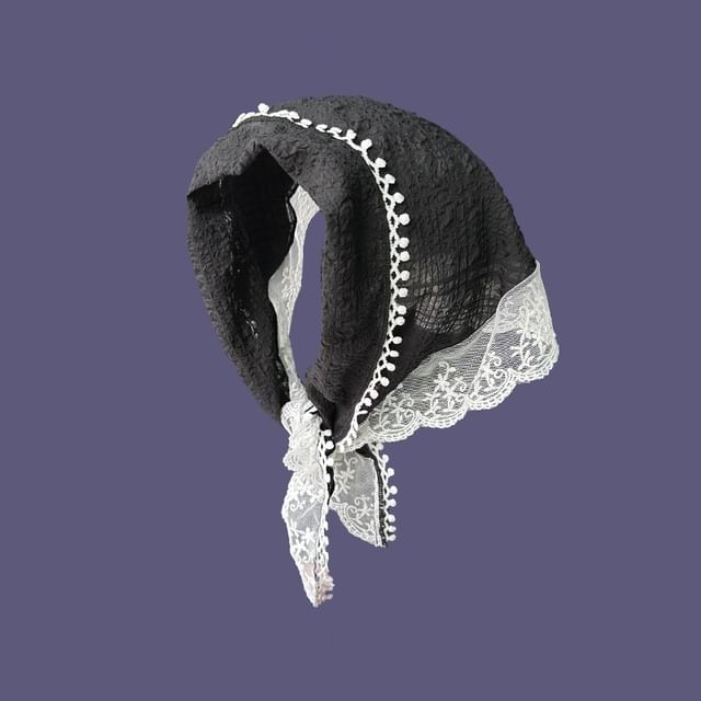 Bandana triangulaire avec bordure en dentelle