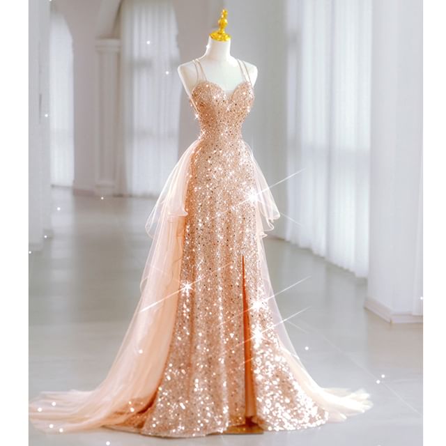 Robe de soirée trapèze à bretelles spaghetti et empiècement en sequins