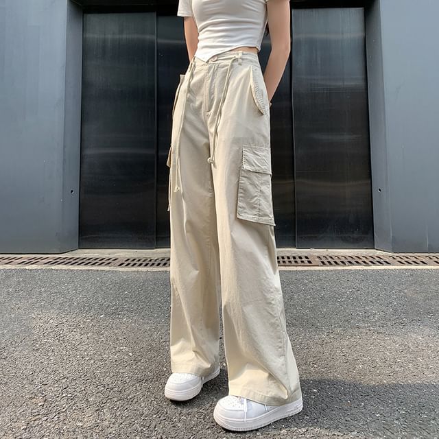 Pantalon cargo uni à taille haute et jambes larges