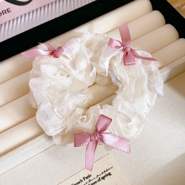 Chouchou à volants et nœud papillon