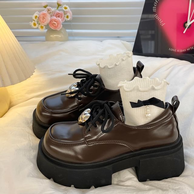 Chaussures à lacets à talon bloc et plateforme en forme de cœur