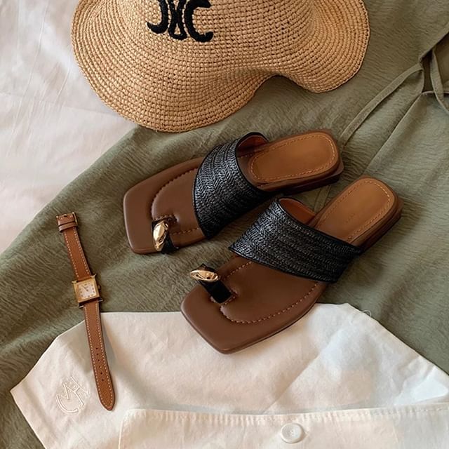 Toe Sandals Loop Straw