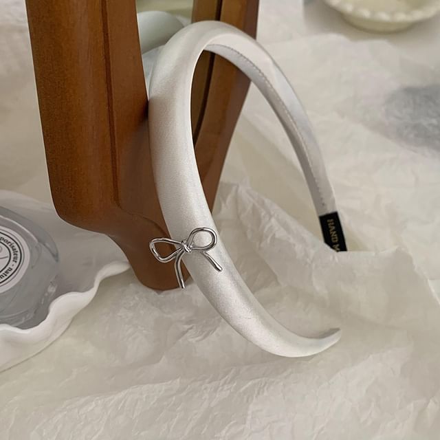 Bandeau décoré d'un nœud papillon