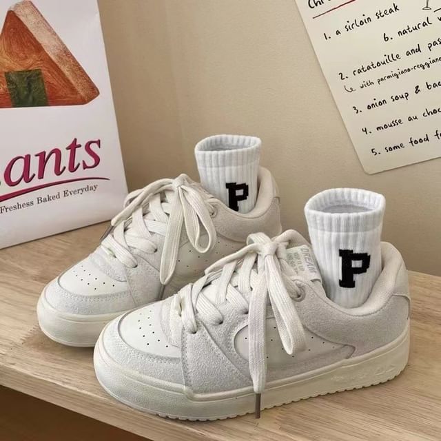 Baskets à plateforme en similicuir superposé