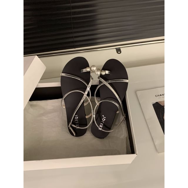 Sandales à boucle d'orteil avec fausses perles