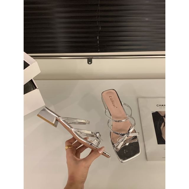 Sandales à enfiler à bout carré et nœud