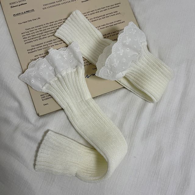 Jambières en tricot côtelé avec bordure en dentelle