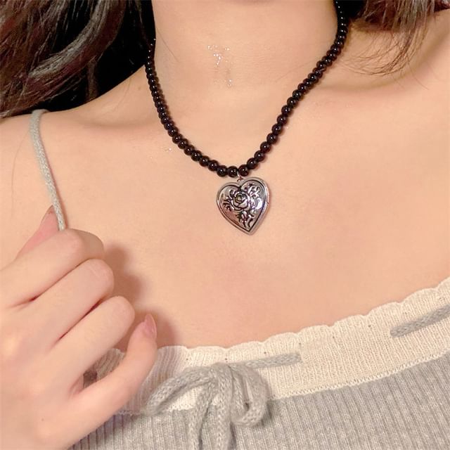 Pendant Metallic Necklace Beaded