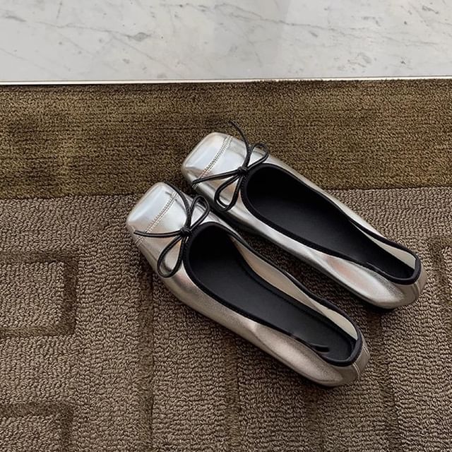 Heel Low Cap Toe Bow Pumps