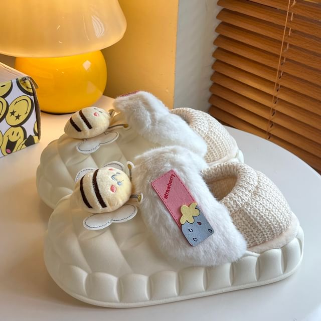 Slip à plateforme en peluche de dessin animé