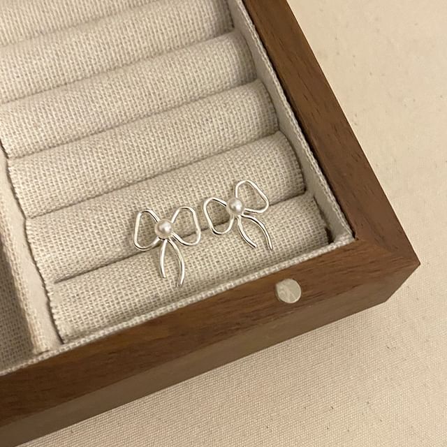 Ribbon Pearl Stud Faux Earring