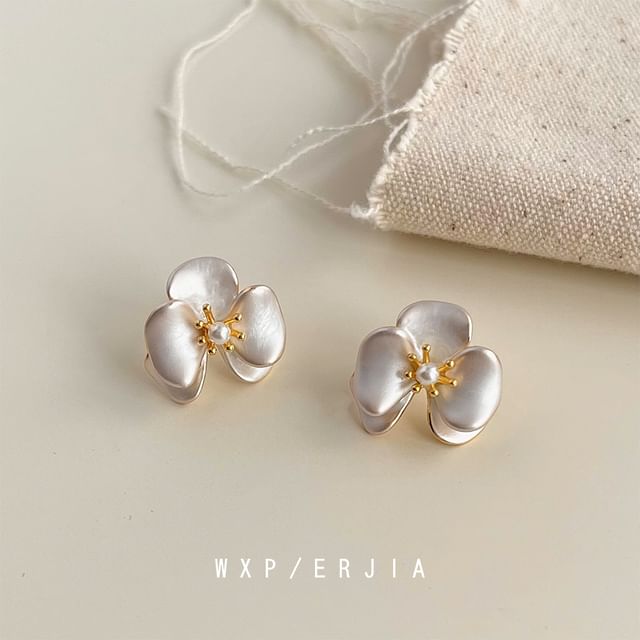 Stud / Pearl Earring Faux Clip-On Flower