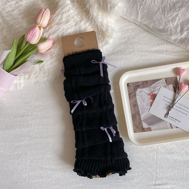 Jambières en tricot avec nœud décoratif