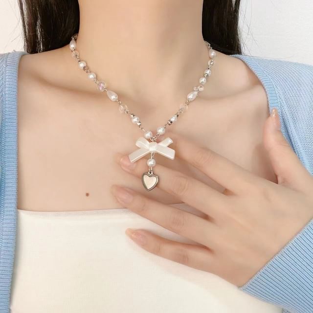 Faux Pearl Necklace Bow Heart
