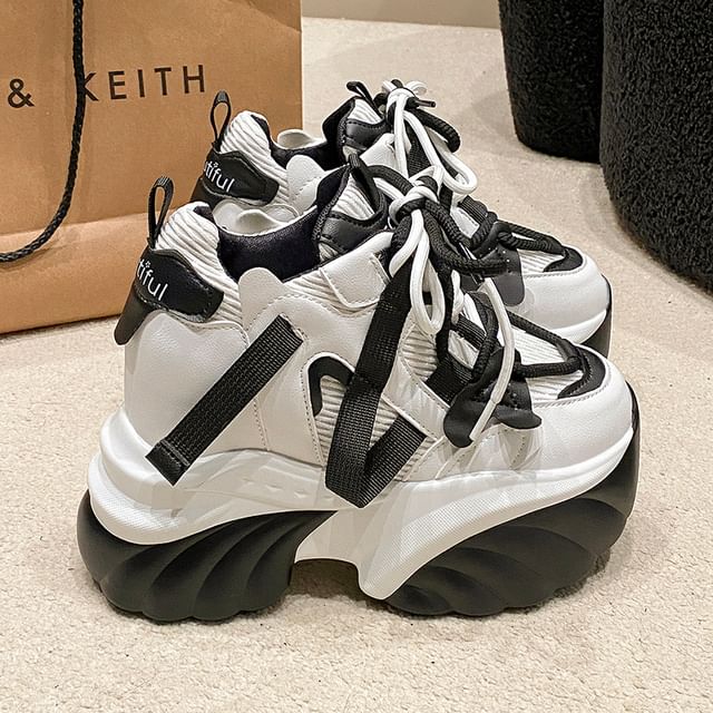 Lace-Up Sneakers Platform