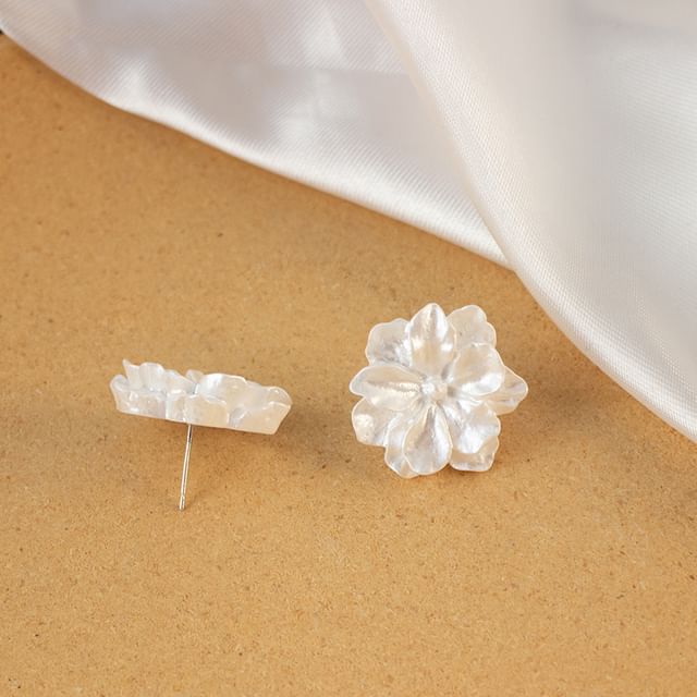 Stud Earring Clip Flower On /