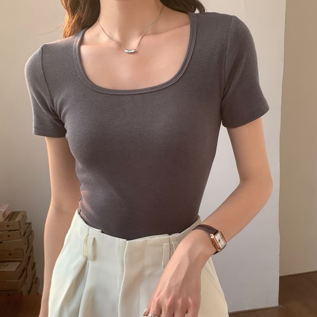 Plain Short Neck Scoop Tee Sleeve