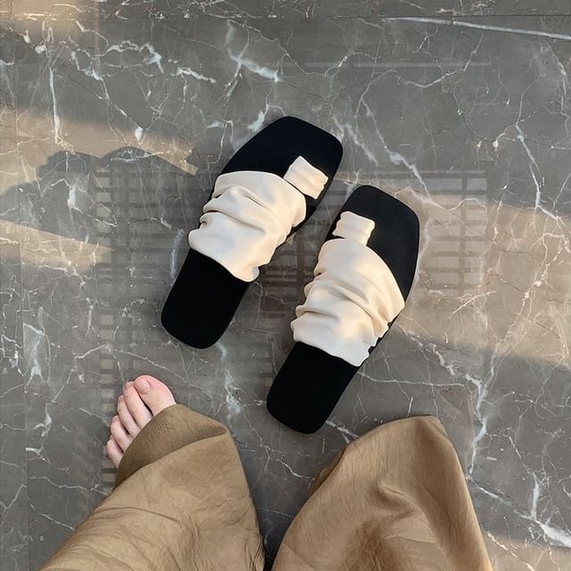 Slide Loop Sandals Flat Toe