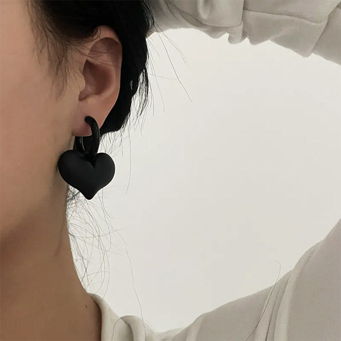 Boucles d'oreilles pendantes en forme de cœur noir