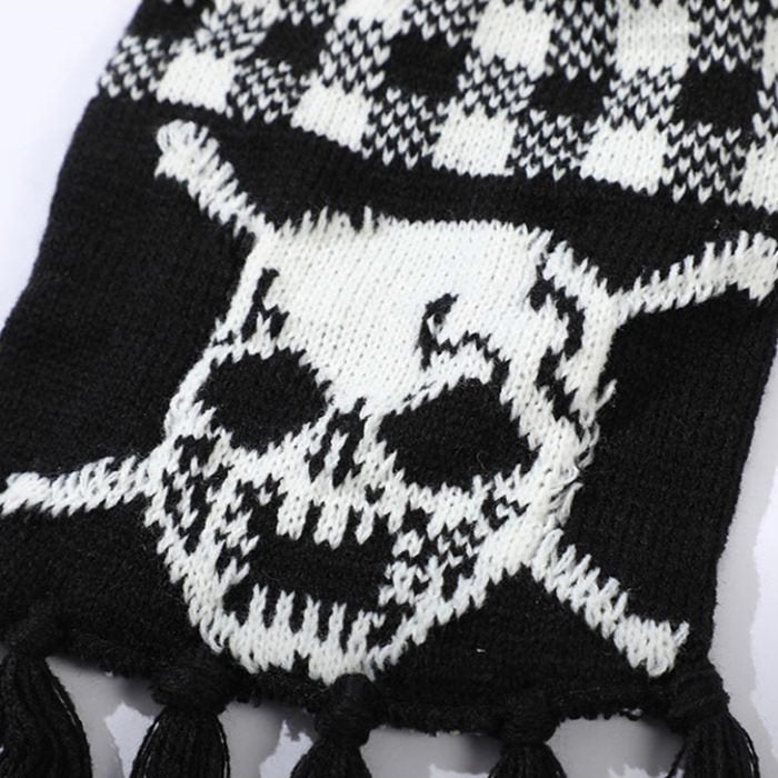 Strickschal mit Totenkopf