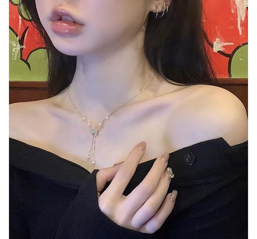 Faux Pearl Rhinestone Butterfly Necklace WA76 Wonderland Case