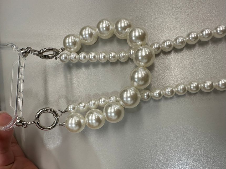 Faux Pearl Chain Phone Case - iPhone 7 / 8 / SE / 7 Plus / 8 Plus / X / XS / XR / XS Max / 11 / 11 Pro / 11 Pro Max / 12 / 12 Pro / 12 Pro Max / 12 mini / 13 / 13 Pro / 13 Pro Max / 13 mini / 14 / 14 Pro / 14 Pro Max / 14 Plus ff6 Wonderland Case