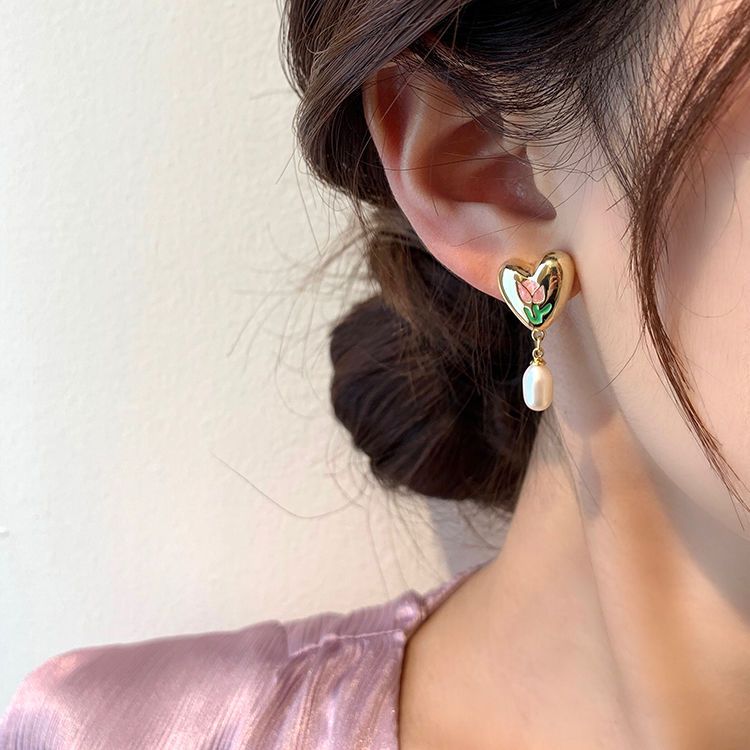 French Tulip Love-Heart Pearl Earrings Wonderland Case