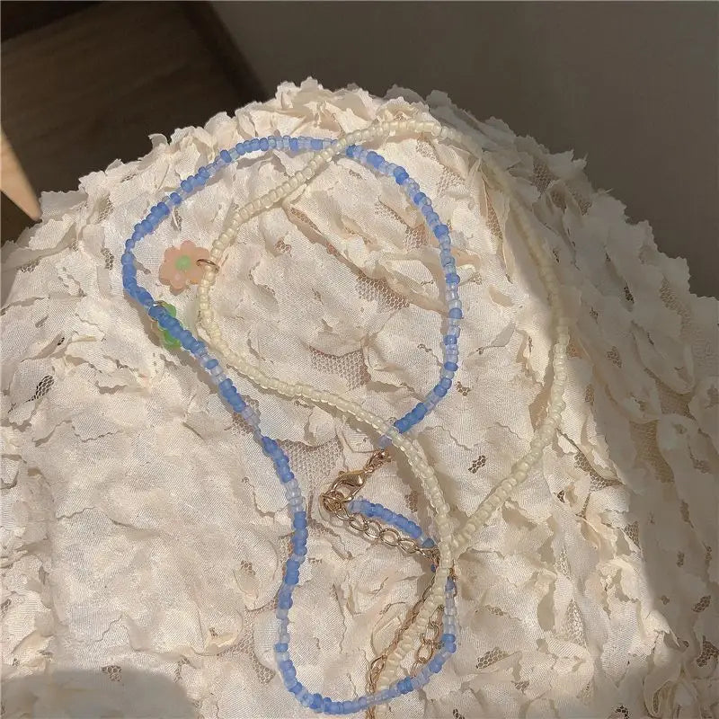 Flower Pendant Faux Pearl Choker-2