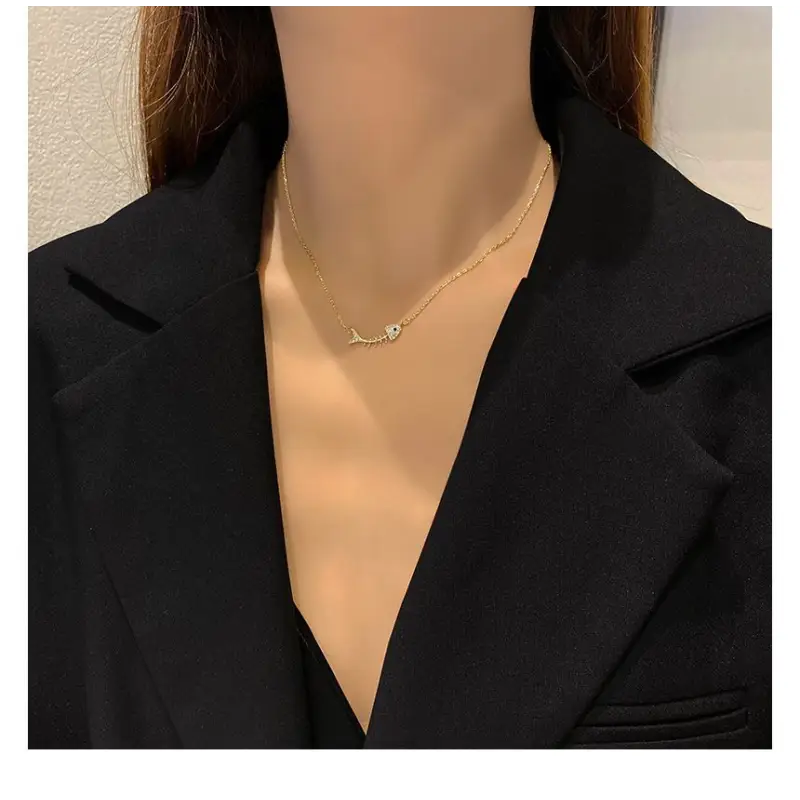 Fish Rhinestone Pendant Alloy Necklace Wd54 - Gold / One