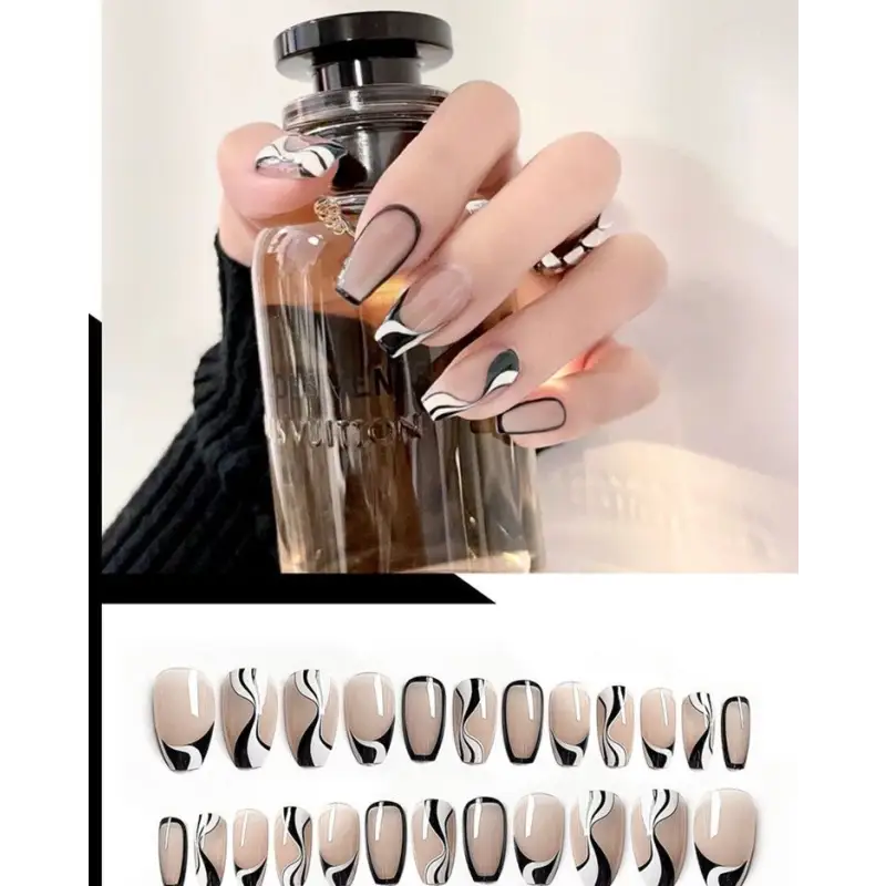 Print Pointed Faux Nail Tips - Black & White / One Size -