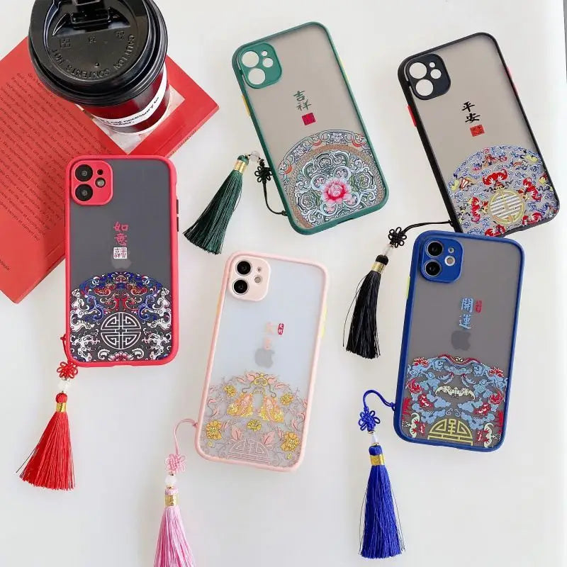 Retro Print Tassel Phone Case - iPhone 11 Pro Max / 11 Pro / 11 / SE / XS Max / XS / XR / X / SE 2 / 8 / 8 Plus / 7 / 7 Plus-1