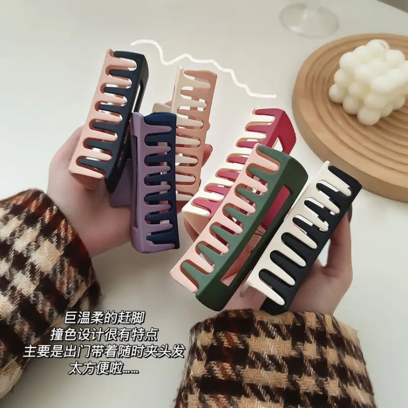 Two-Tone Hair Claw Cg268 - White & Black / One Size - Hair