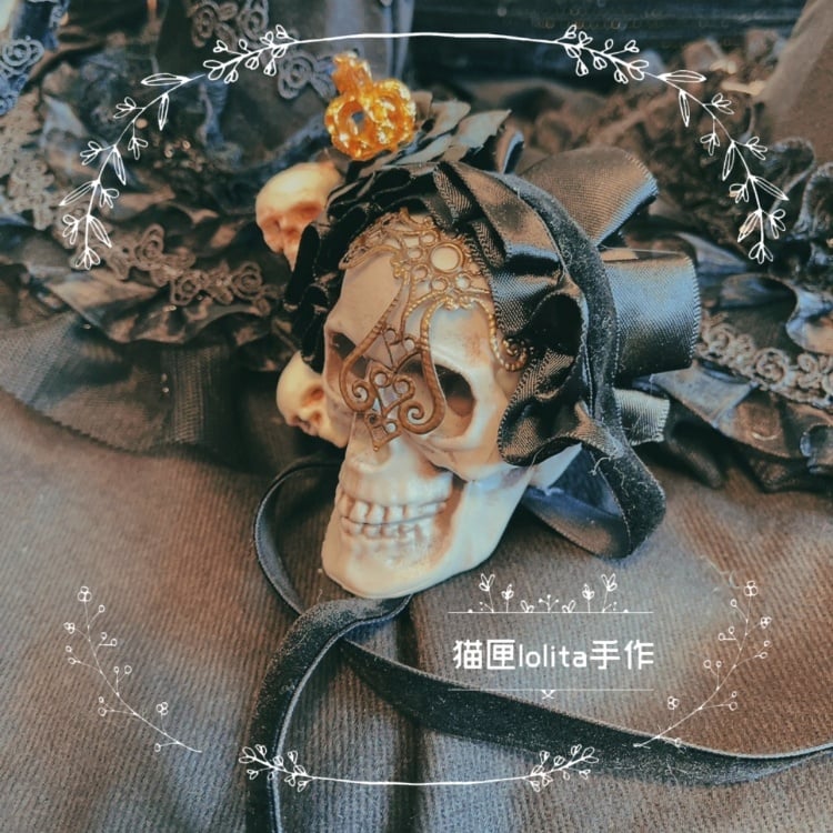 Handmade Halloween Gorgeous Skull Brooch