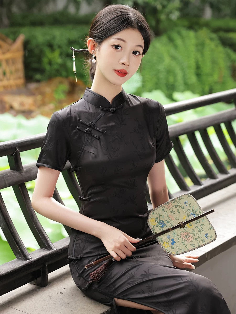 Black Classic Embodies Cheongsam