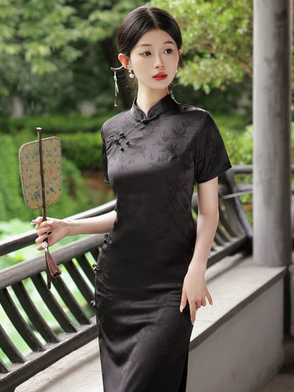 Black Classic Embodies Cheongsam