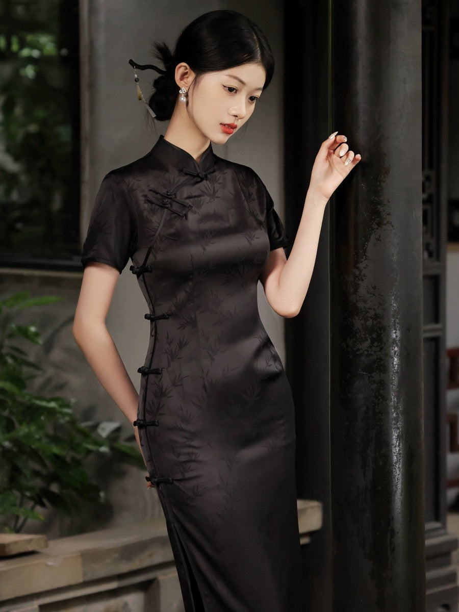 Black Classic Embodies Cheongsam